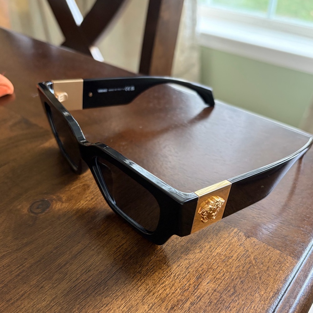 Versace Medusa plaque Sunglasses - Picture 7 of 7